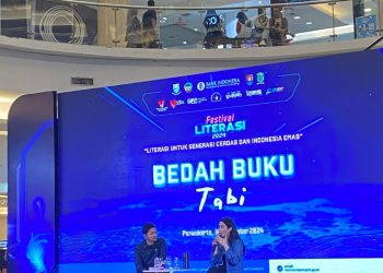 Karya Sastra Berideologi dan Tidak Berideologi: Tinjauan Karya Sastra Populer Karya Marchella FP